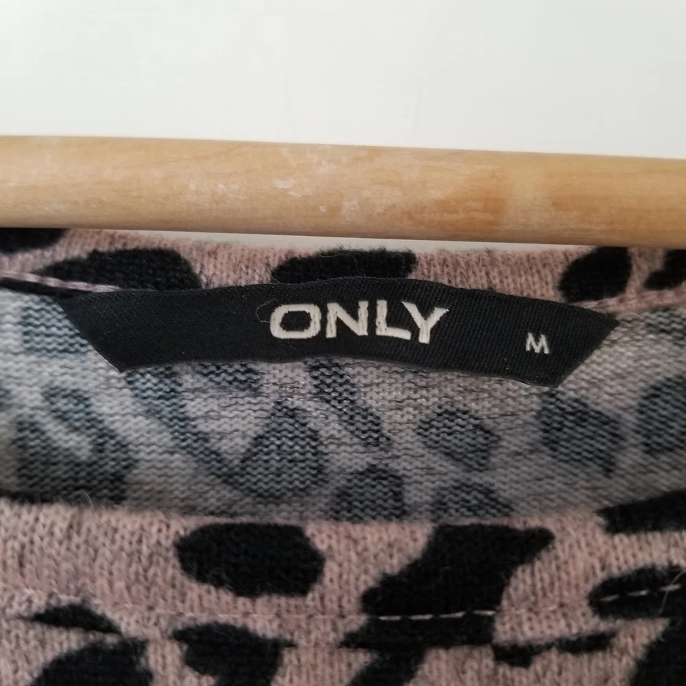 ONLY Animal Print Loose Long Sleeve Top in Blush Pink & Black - Picture 9 of 14